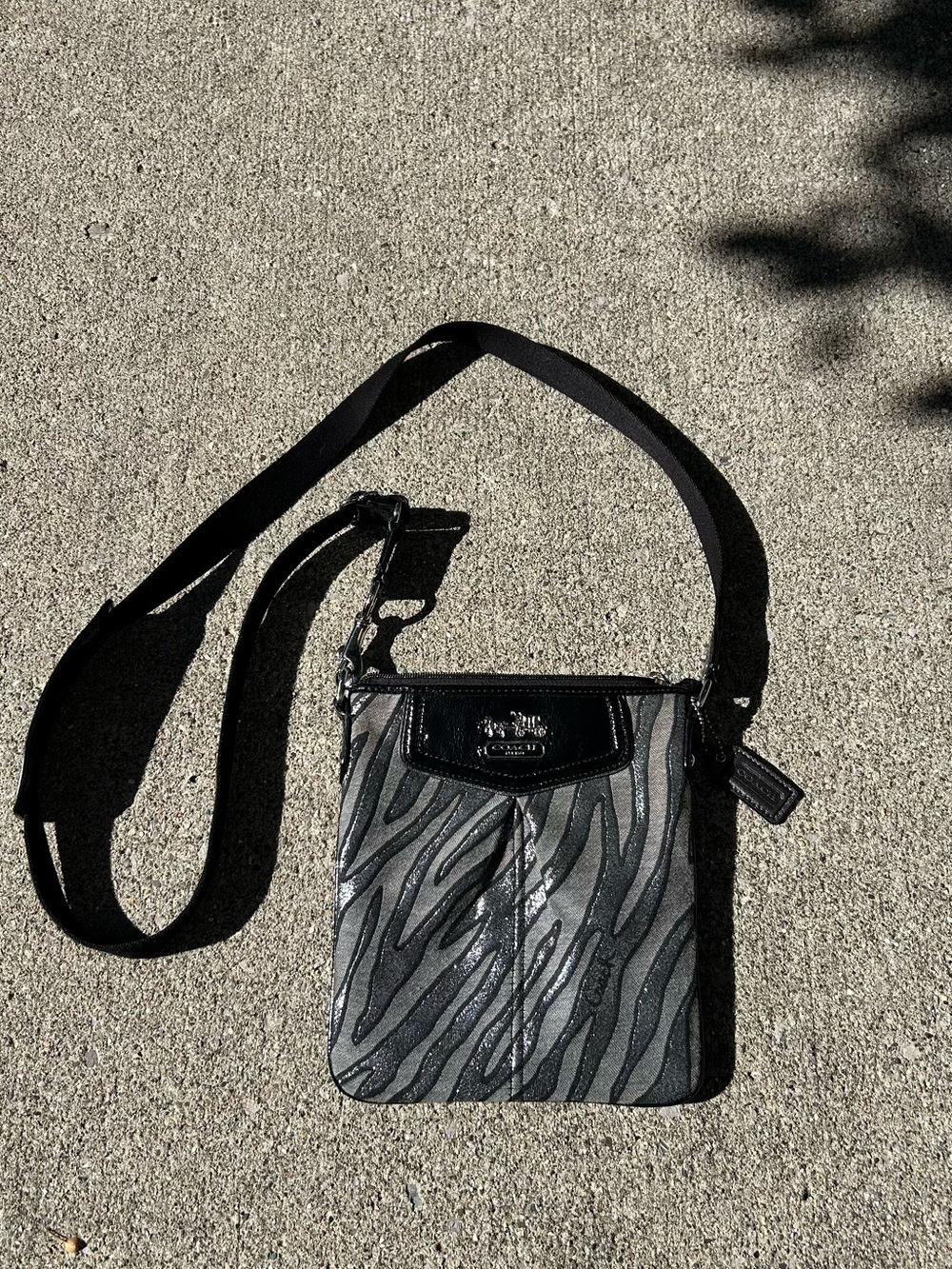 COACH Vintage Madison Lurex Silver Zebra Swingpack Crossbody EXCELLENT Y2K